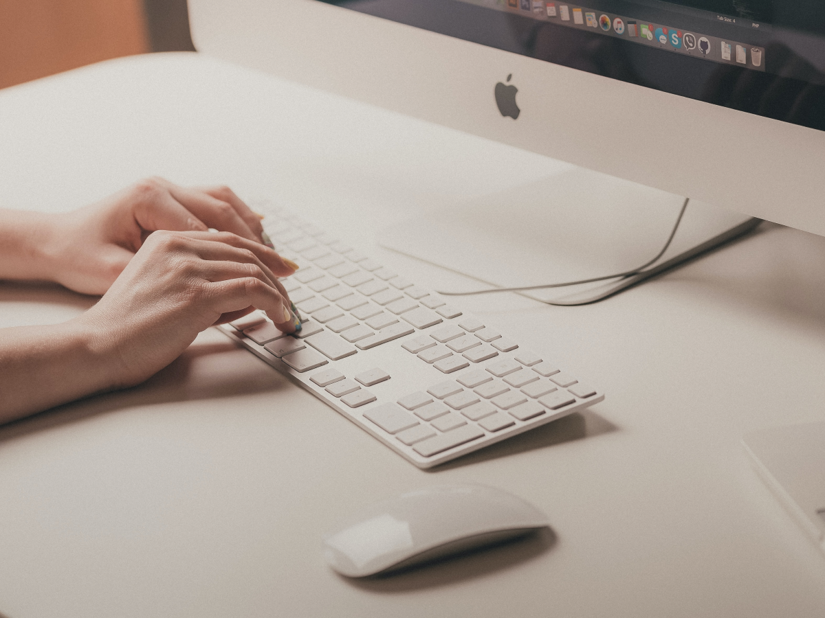 Unearth the Numerous Benefits of Hot Desk Booking Software