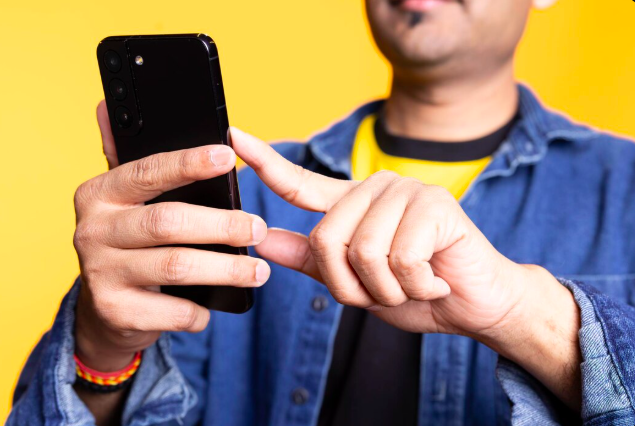 Why Postpaid Plans Are the Best Choice for Holiday Travel